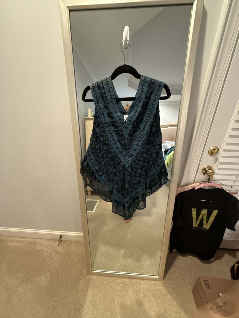 TRYB Sleeveless V-Neck Lace Overlay Peplum Blouse